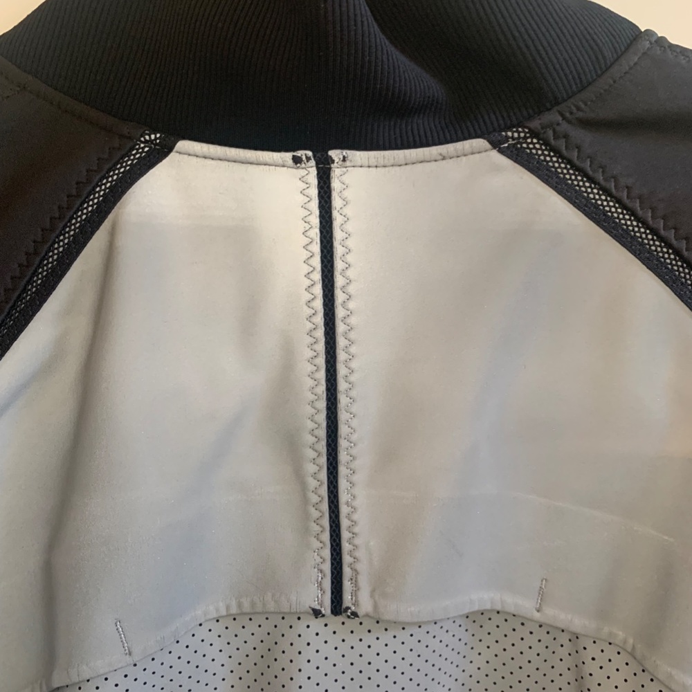 Lululemon Reflective Running Jacket - Size 6 - image 8